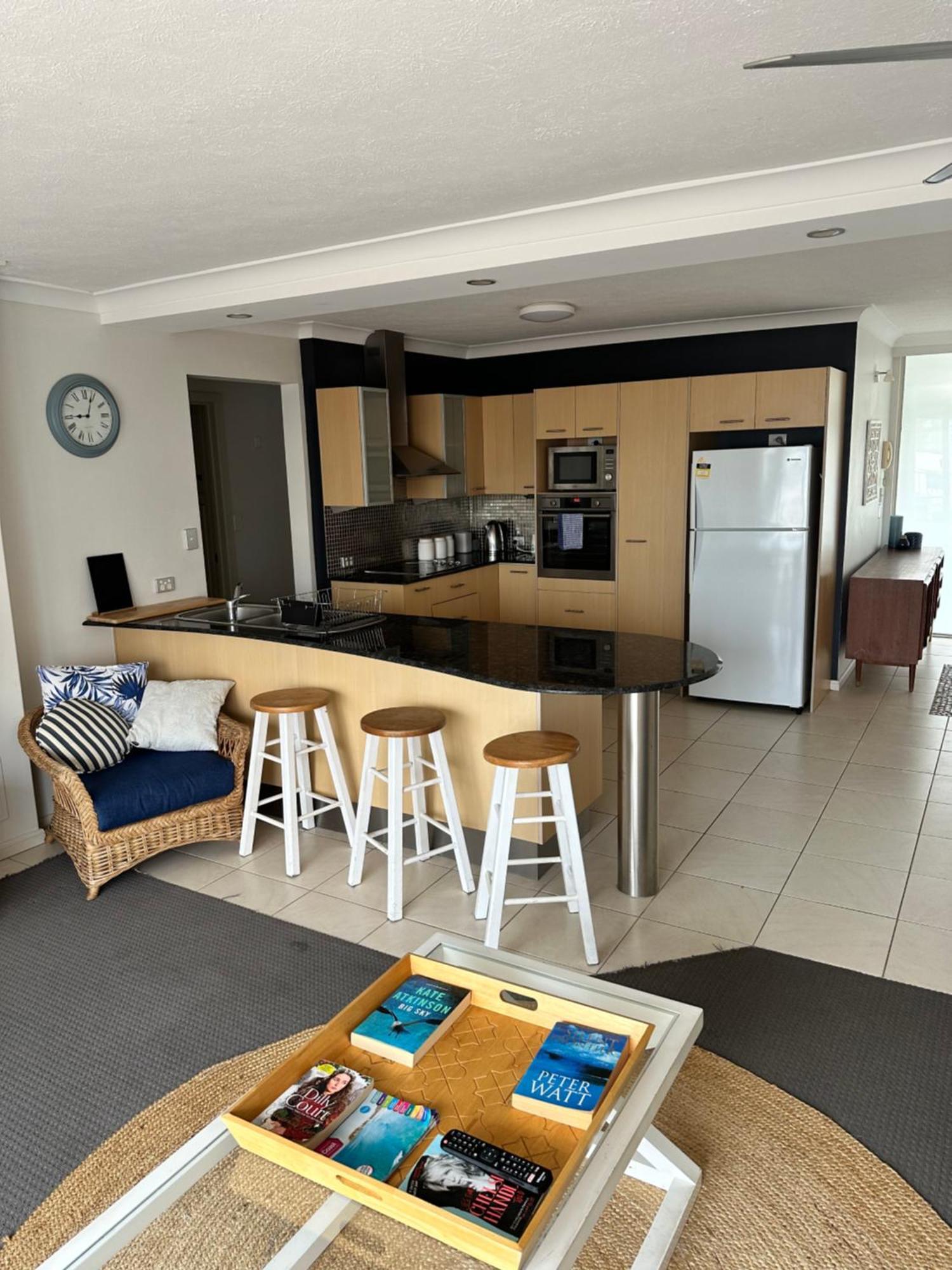 Queensleigh Holiday Apartments Broadbeach Exterior photo