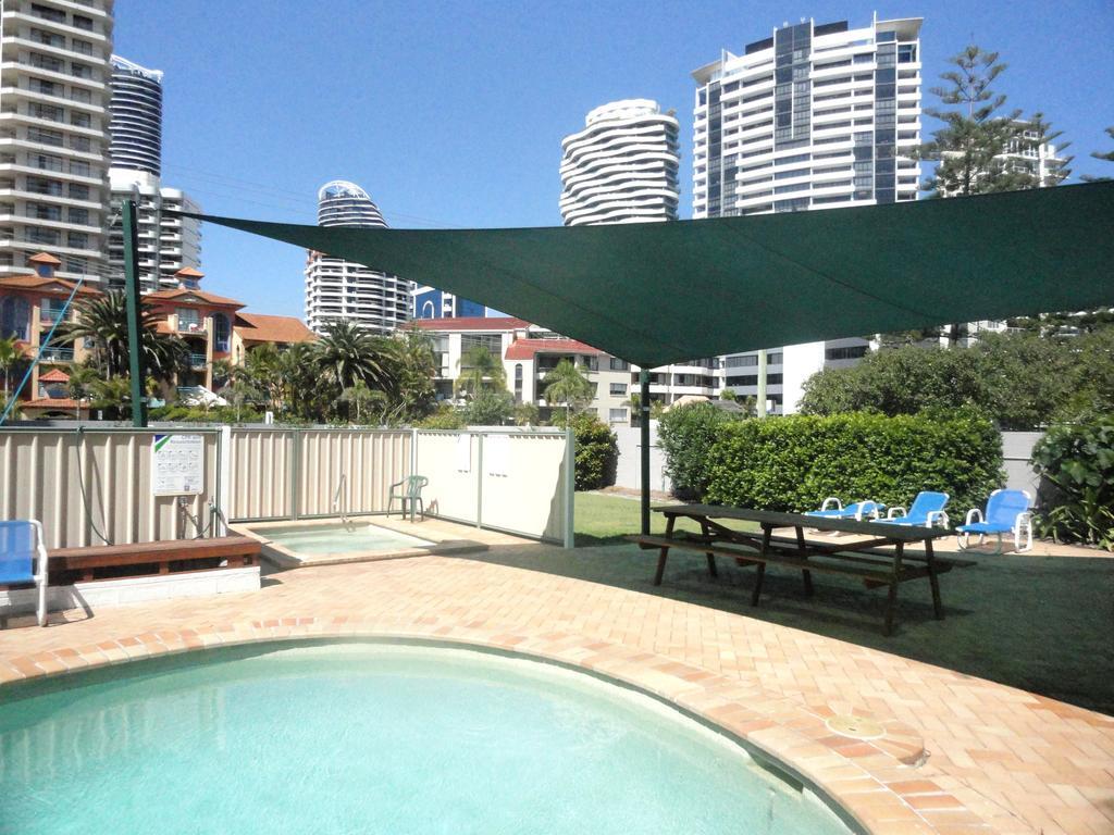 Queensleigh Holiday Apartments Broadbeach Exterior photo