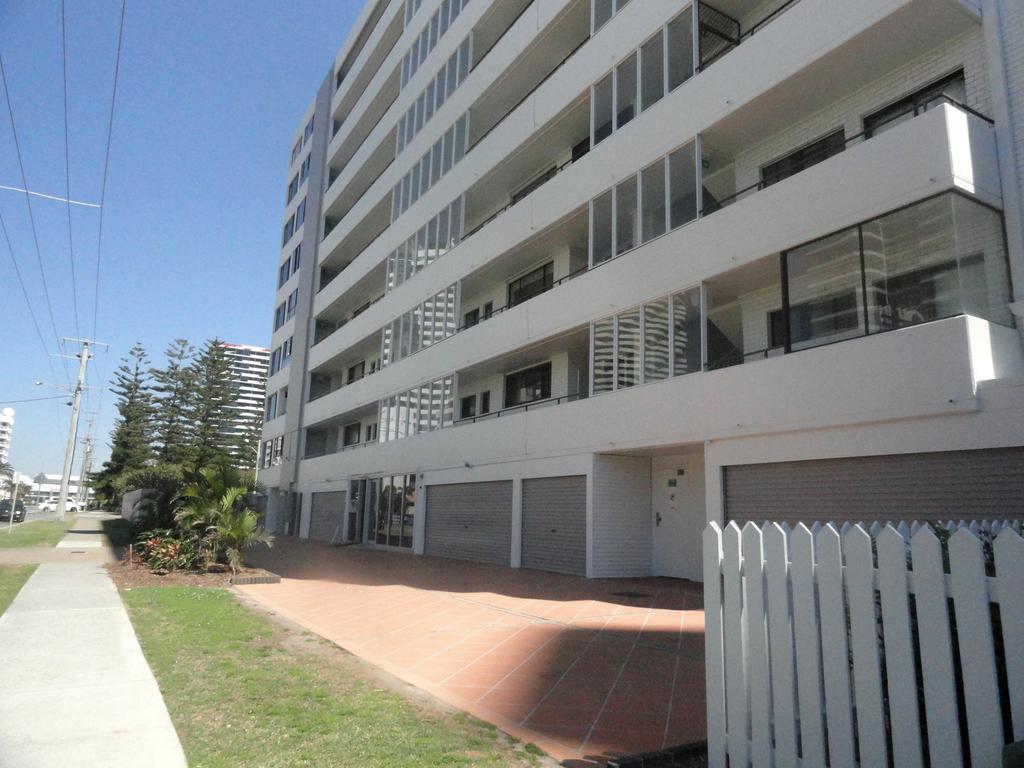Queensleigh Holiday Apartments Broadbeach Exterior photo