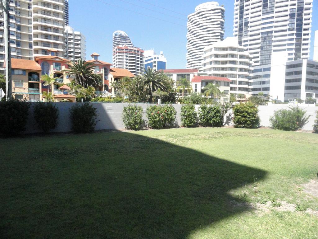 Queensleigh Holiday Apartments Broadbeach Exterior photo