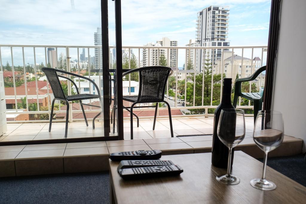 Queensleigh Holiday Apartments Broadbeach Exterior photo